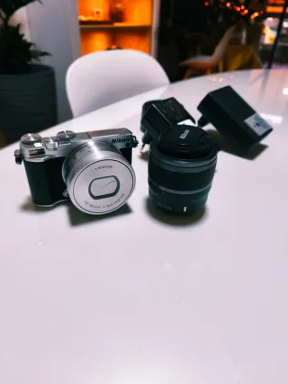 Cámara Nikon J5 + 2 objetivos
