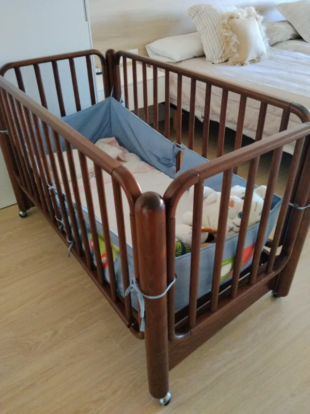 Cuna de madera maciza vintage