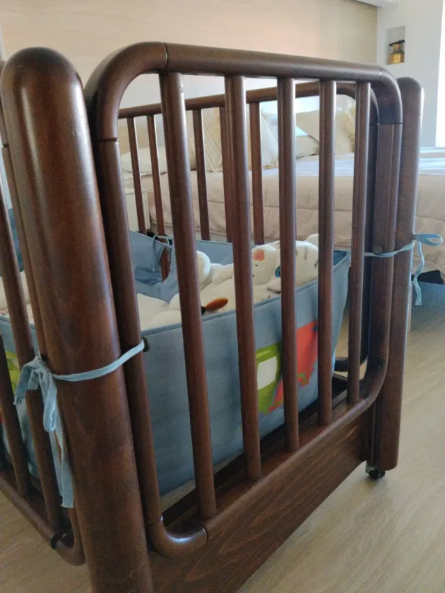 Cuna de madera maciza vintage