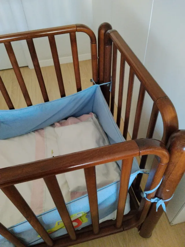Cuna de madera maciza vintage