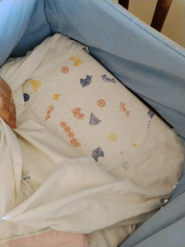 Cuna de madera maciza vintage