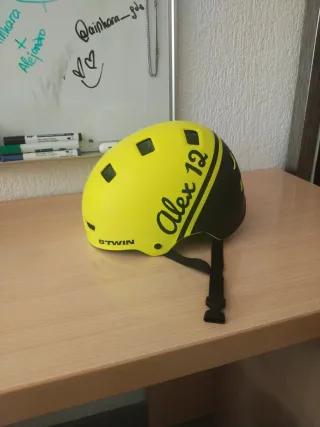 Casco amarillo scooter/BMX