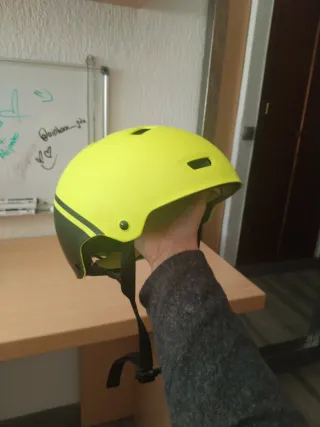 Casco amarillo scooter/BMX