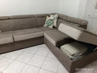 Divano letto angolare marrone con penisola