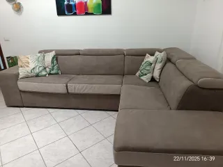 Divano letto angolare marrone con penisola