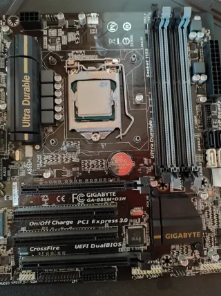 Placa Base Gigabyte GA-B85M-D3H + Intel i5-4430