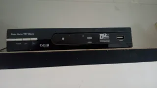 Televisor Philips pequeño gris