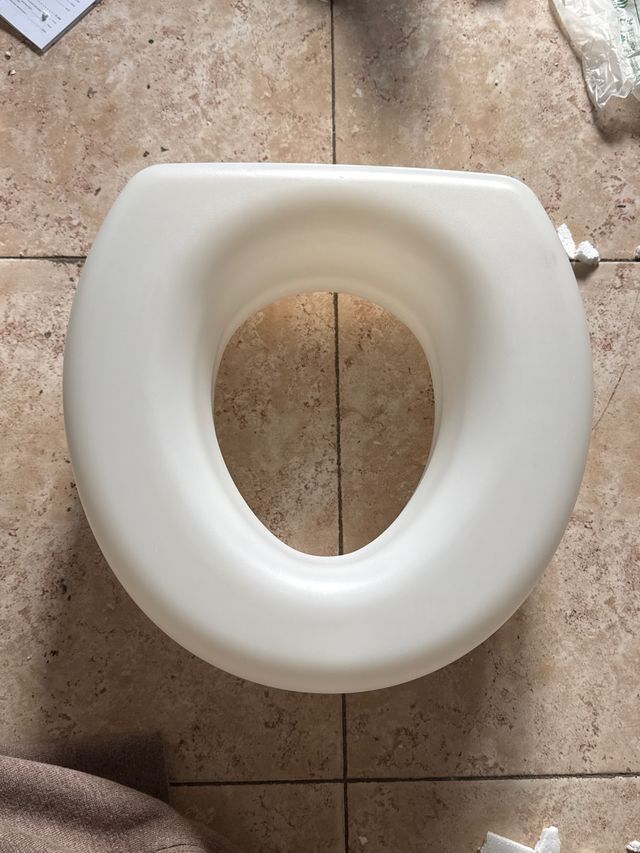 Asiento elevador para baño