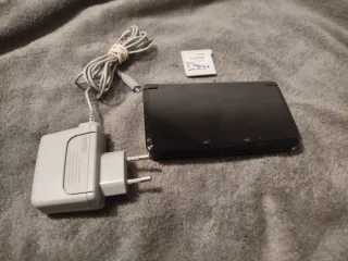 Nintendo 3DS Negra + Cargador y Juego