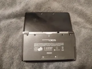 Nintendo 3DS Negra + Cargador y Juego