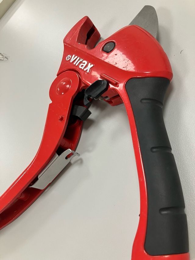 Tijeras Virax para plástico hasta 40mm