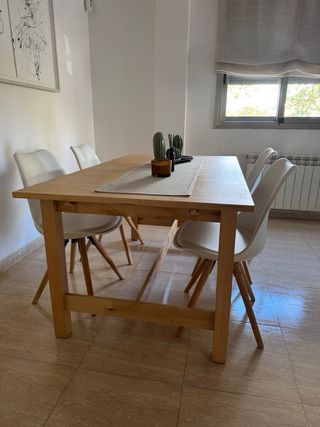 Mesa comedor extensible Ikea y 6 sillas madera