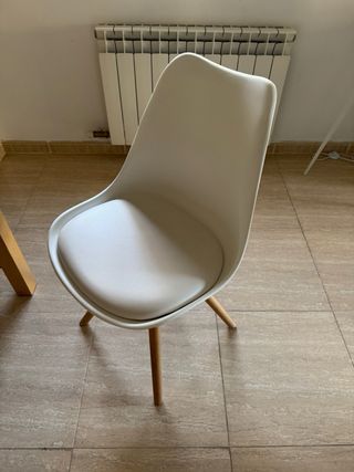 Mesa comedor extensible Ikea y 6 sillas madera