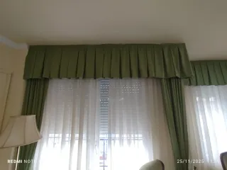 Cortinas coloniales verdes y rosas