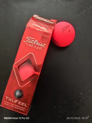 Pelotas de golf Titleist TruFeel Matte Red