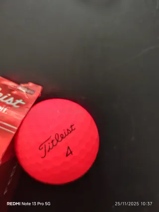 Pelotas de golf Titleist TruFeel Matte Red