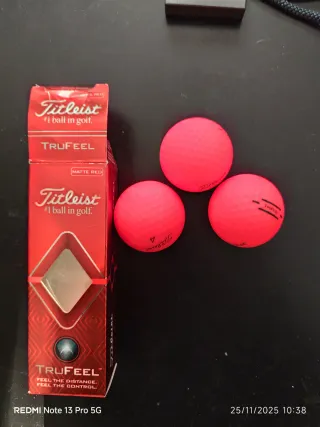 Pelotas de golf Titleist TruFeel Matte Red