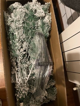 Albero di Natale innevato