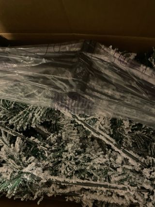 Albero di Natale innevato