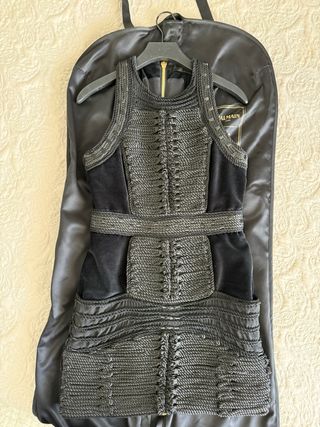 Vestido Balmain & H&M.  Negro