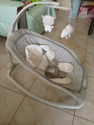 Hamaca mecedora bebé vibración y sonidos