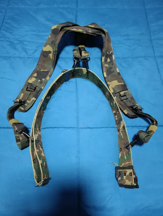 Trincha militar camuflaje boscosa