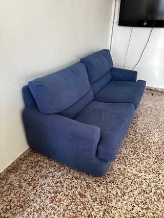 Sofá azul de 2 plazas