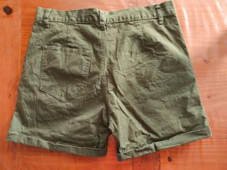 Pantalones cortos verde oliva, rosa y camisas