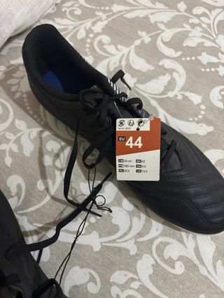 Botas de fútbol negras