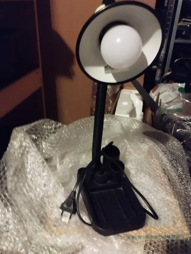 Lampada da tavolo flessibile nera e bianca