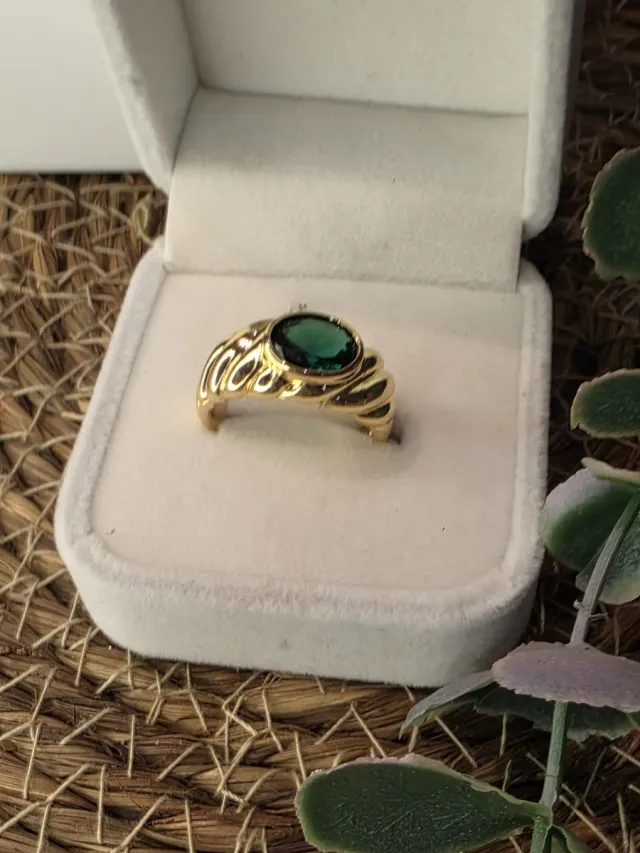 Anel de Ouro Croissant com Pedra Verde