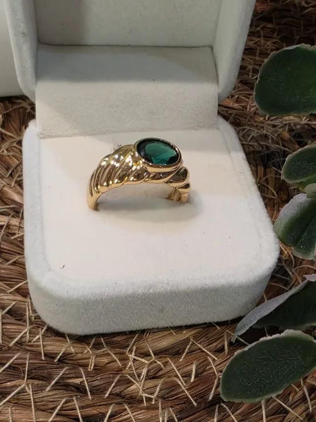 Anel de Ouro Croissant com Pedra Verde