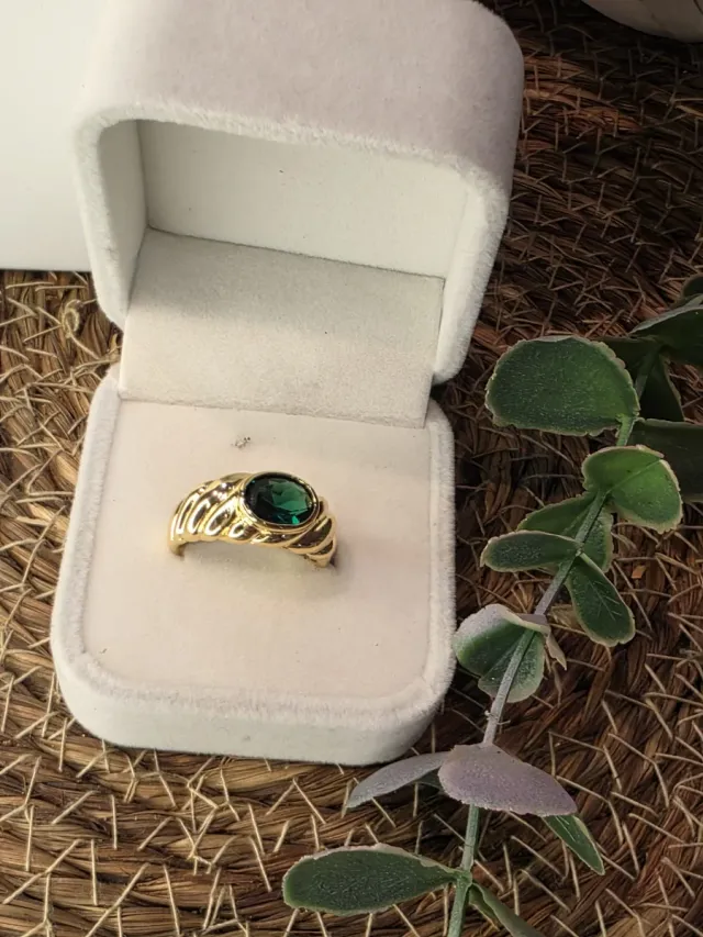 Anel de Ouro Croissant com Pedra Verde