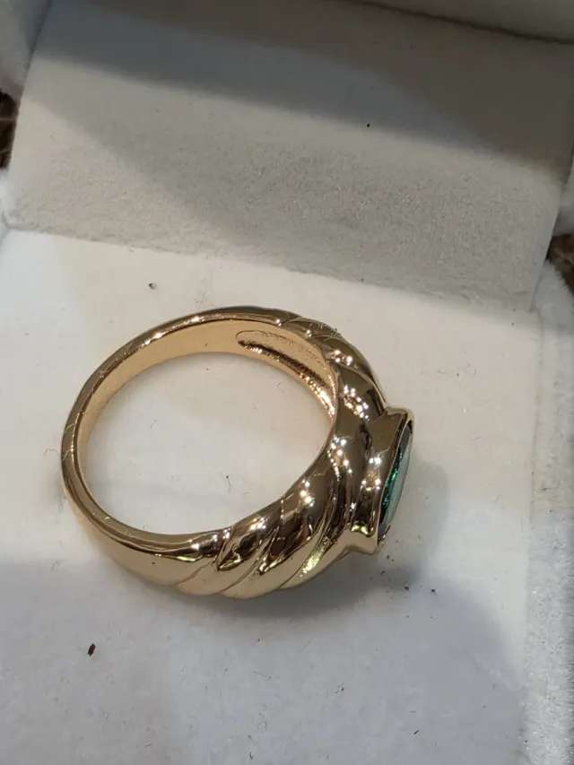 Anel de Ouro Croissant com Pedra Verde