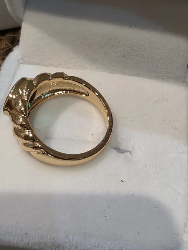 Anel de Ouro Croissant com Pedra Verde