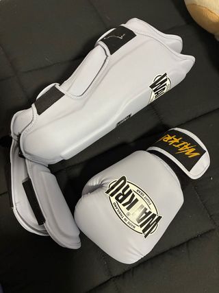 Guantes y Tibiales Muay Thai Wai Kru