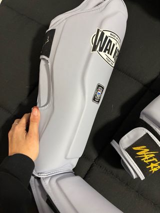 Guantes y Tibiales Muay Thai Wai Kru