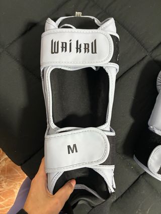 Guantes y Tibiales Muay Thai Wai Kru