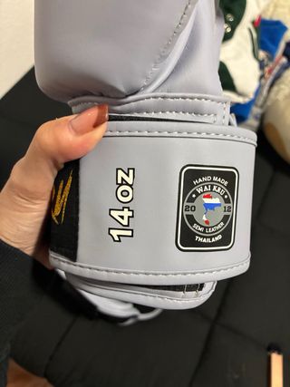 Guantes y Tibiales Muay Thai Wai Kru