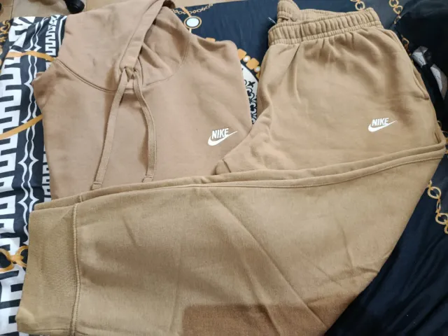 Conjunto deportivo Nike hombre marrón