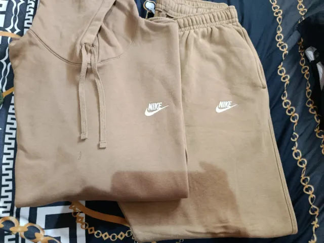 Conjunto deportivo Nike hombre marrón