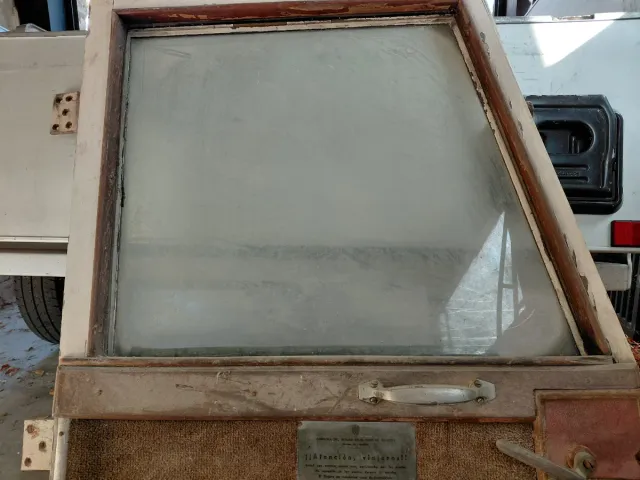 Puertas y recambios autobús antiguo Roncalesa.