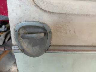 Puertas y recambios autobús antiguo Roncalesa.