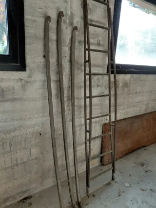 Puertas y recambios autobús antiguo Roncalesa.