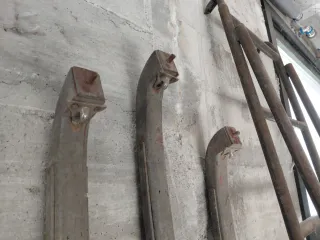 Puertas y recambios autobús antiguo Roncalesa.