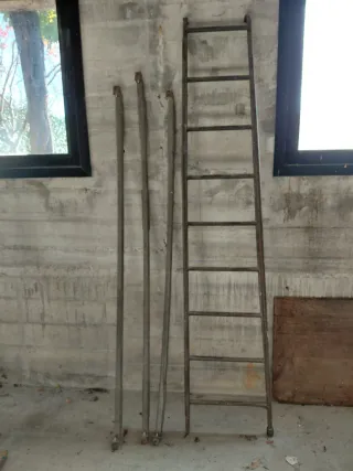 Puertas y recambios autobús antiguo Roncalesa.