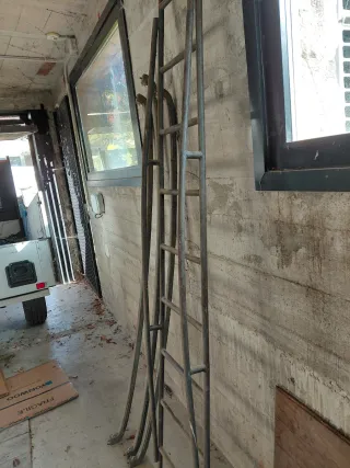 Puertas y recambios autobús antiguo Roncalesa.