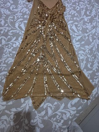 Vestido de fiesta dorado con lentejuelas