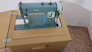 Máquina de coser a pedales