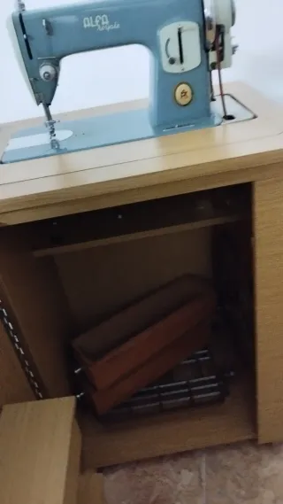 Máquina de coser a pedales